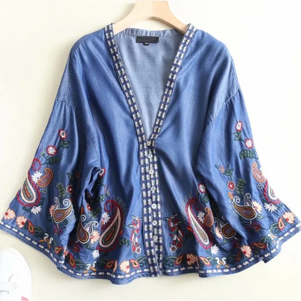Foxy Women Embroidered V Neck Button Up Kimono Half Sleeves Top